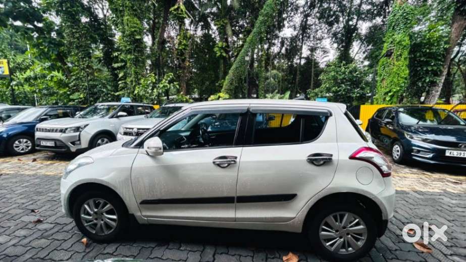 Maruti Suzuki Swift Vxi 1.2 Abs Bs-iv, 2015, Petrol