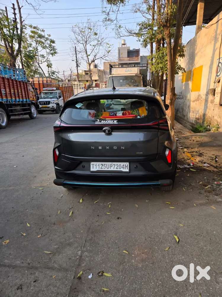Tata Nexon Petrol+cng 2025