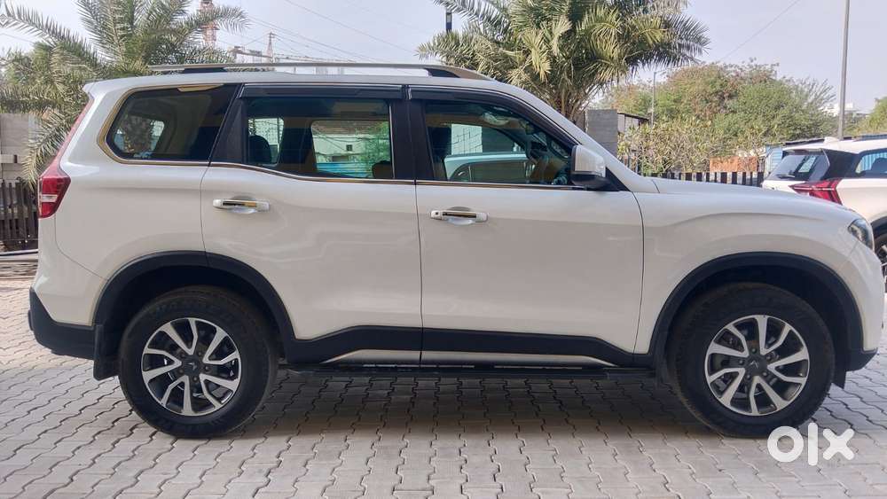 Mahindra Xuv700 2.0 Ax 5 Petrol At Str, 2023, Petrol