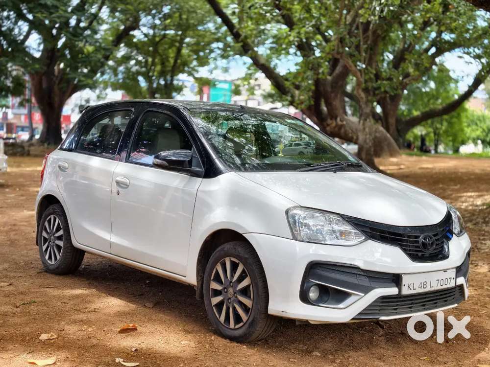 Toyota Etios Liva V 2018 Dual Tone