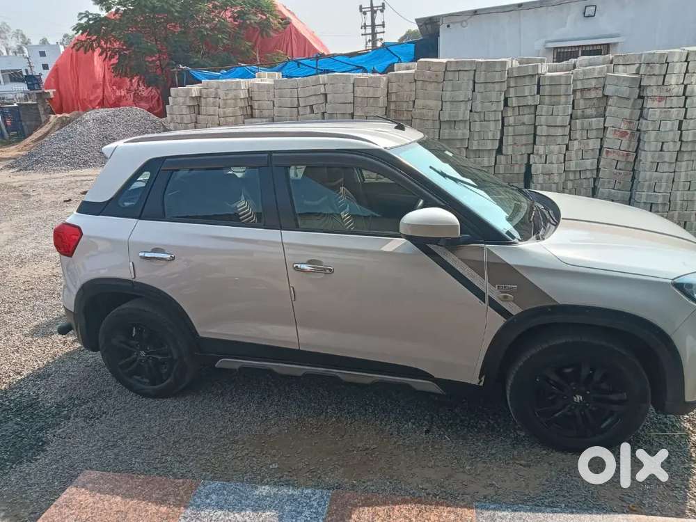 Maruti Suzuki Brezza 2020 Diesel 103000 Km Driven  Showroom Track