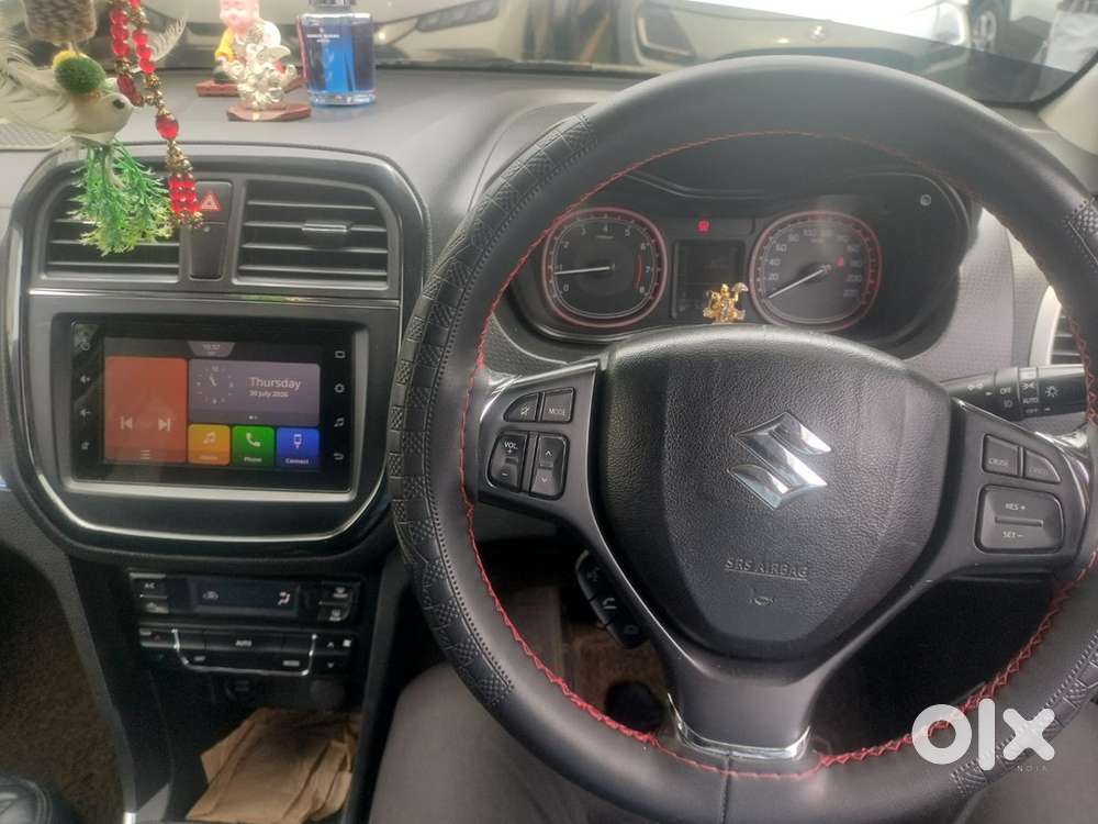 Maruti Brezza 2021-white/black(dual Tone)