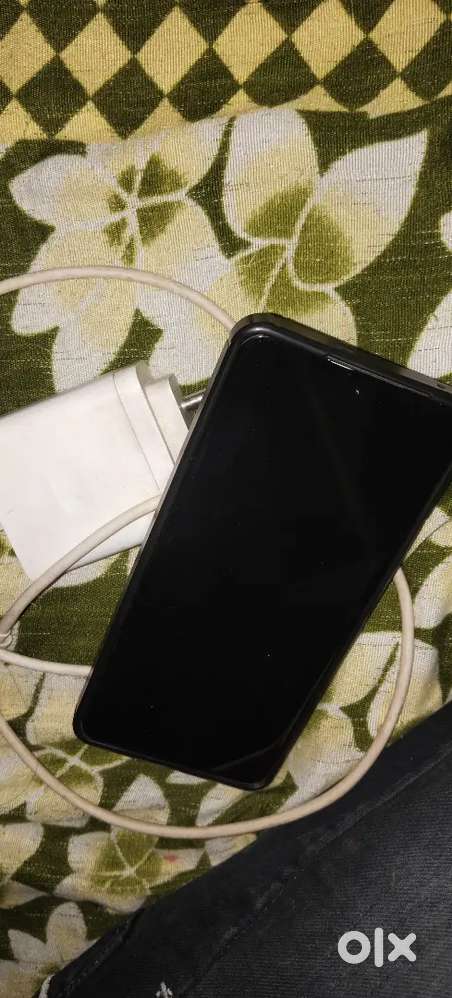 All accessories available & very good condition