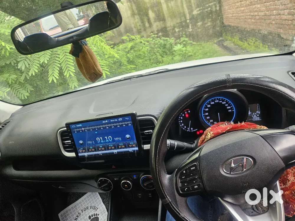 Hyundai Venue 2019 Petrol 43000 Km Driven
5.75