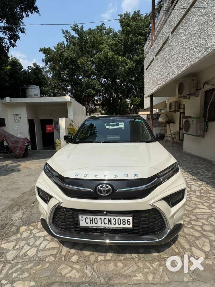 Top Variant Toyota Hyryder Available At A Throwaway Price