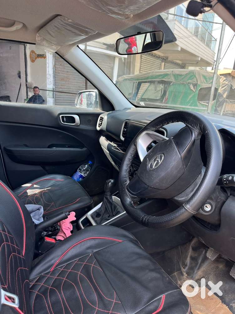 Hyundai Venue 2021 Petrol 40000 Km Driven