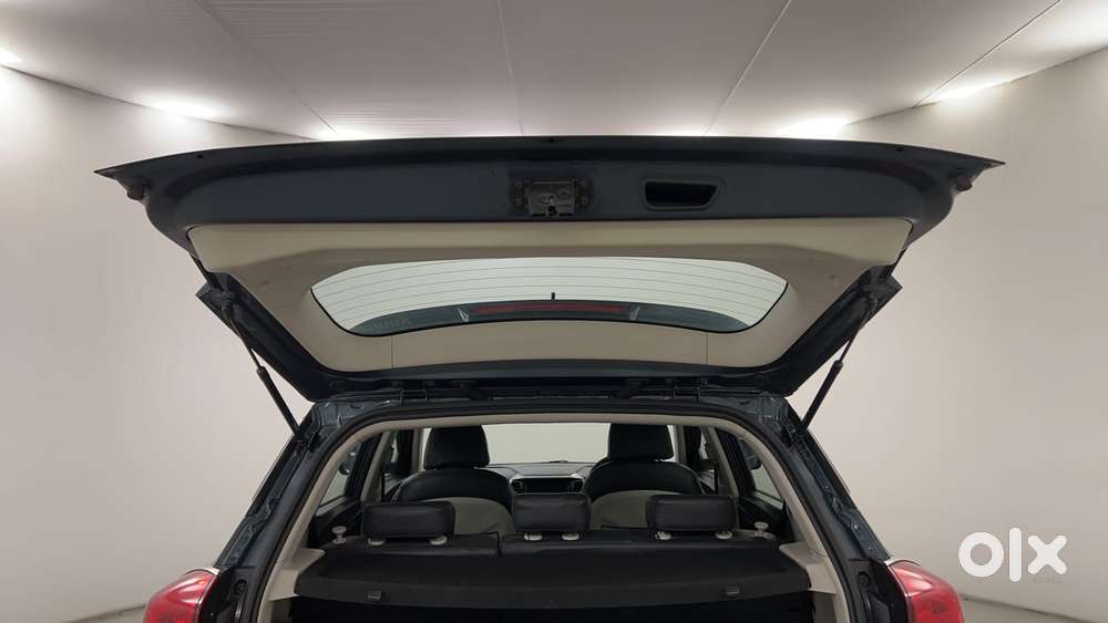 Mahindra Xuv300 1.2 W8 (o) Amt Petrol, 2023, Petrol