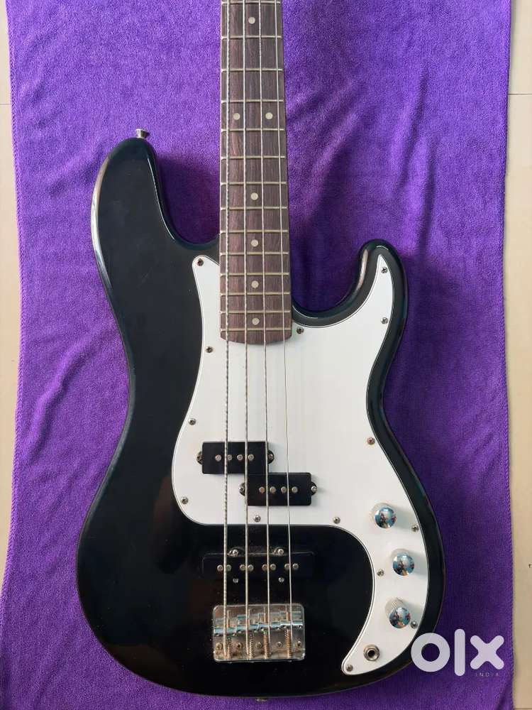 Bass guitar!! Brand new condition