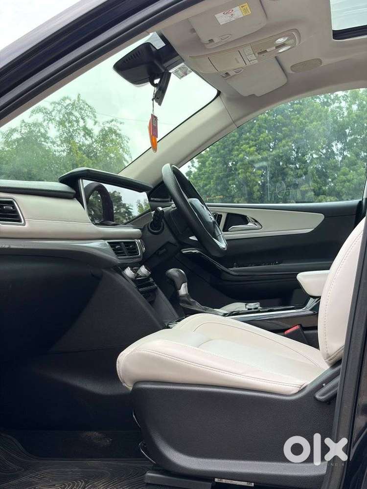 Mahindra Xuv700 2.0 Ax 7 Petrol At Luxury Pack Str, 2026, Petrol