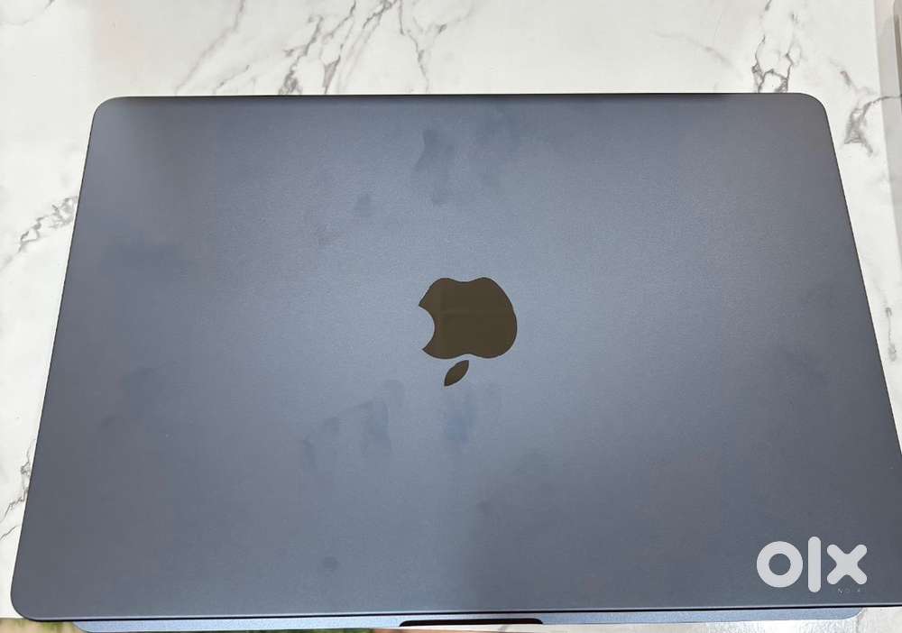 MacBook Air M2 8/256GB  98% Battery  Excellent Condition