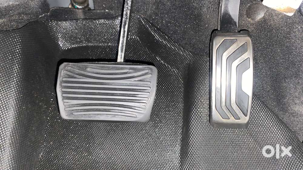 Mahindra Xuv700 2.0 Ax 3 Petrol At 5 Str, 2023, Diesel