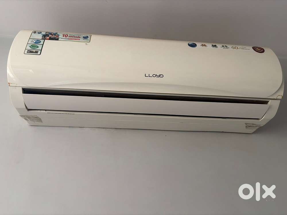 LLOYD 1.5 ton 4 Way AC