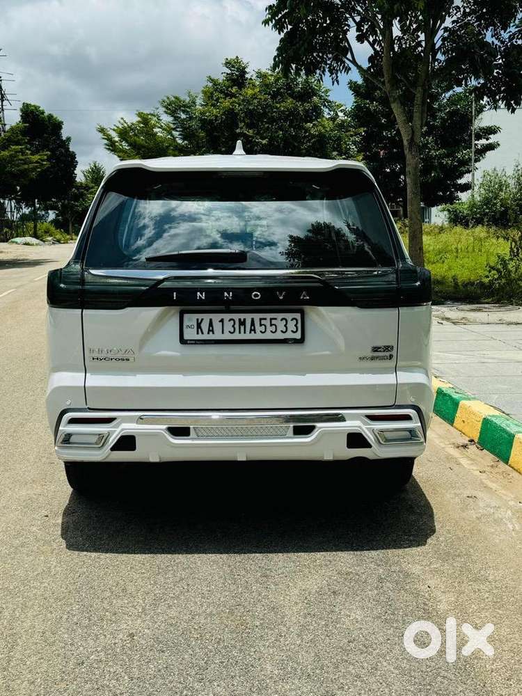 Toyota Innova Hycross 2024