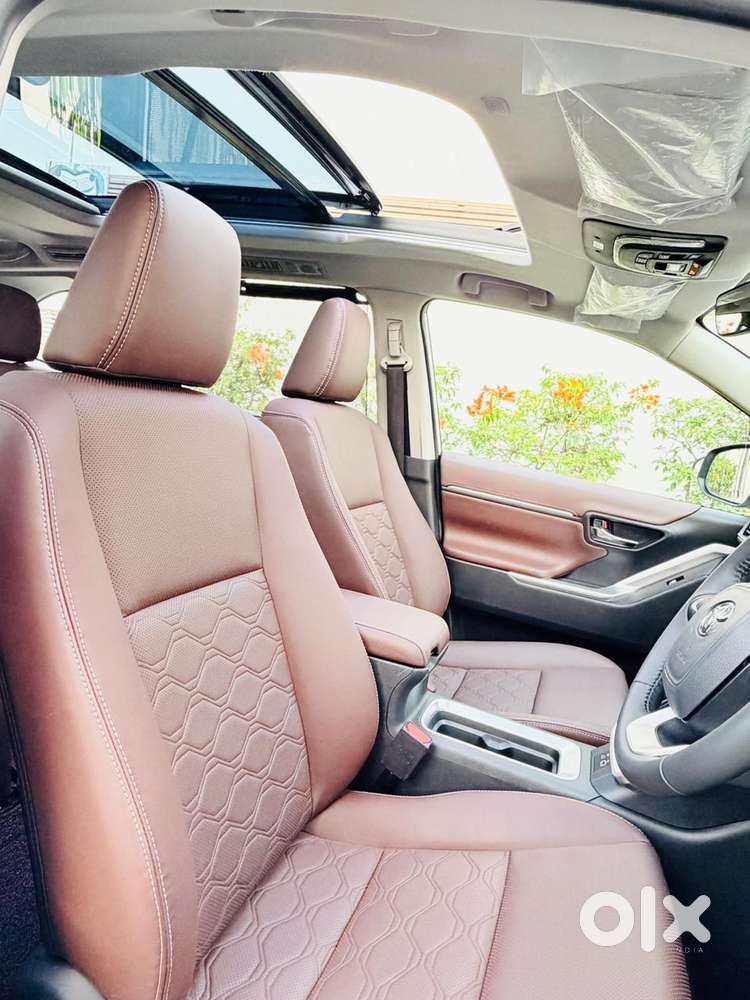 Toyota Innova Hycross 2.0 Zx Hybrid 7 Str, 2025, Petrol