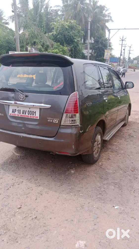 Toyota Innova 2010 Diesel Well Maintained