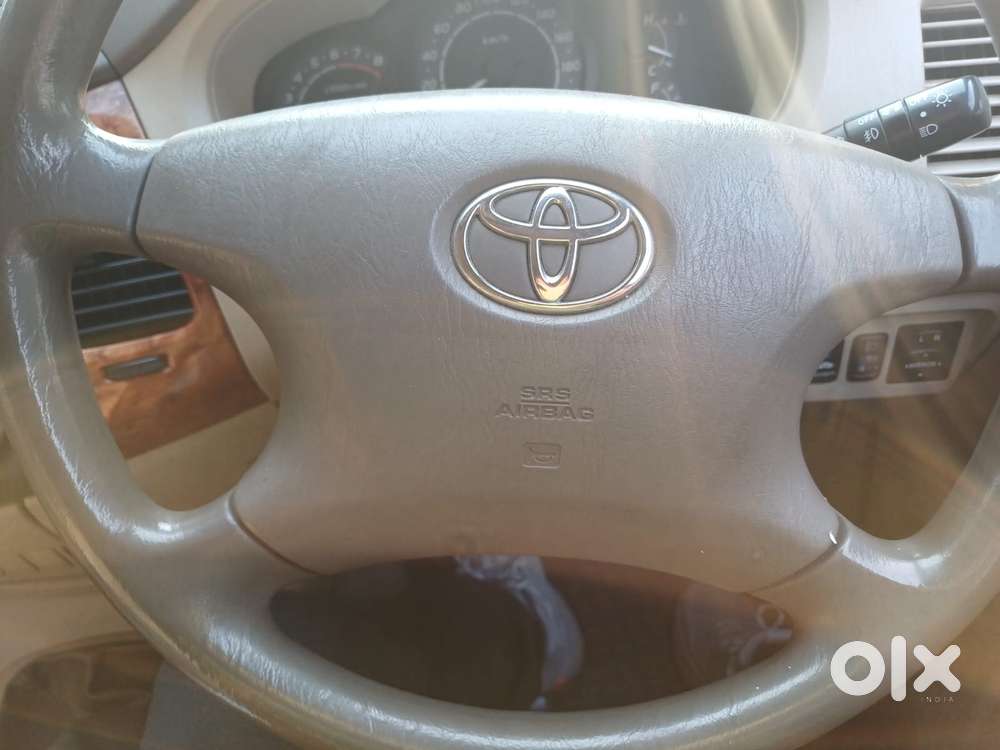 Toyota Innova Crysta 2.7 V, 2006, Petrol