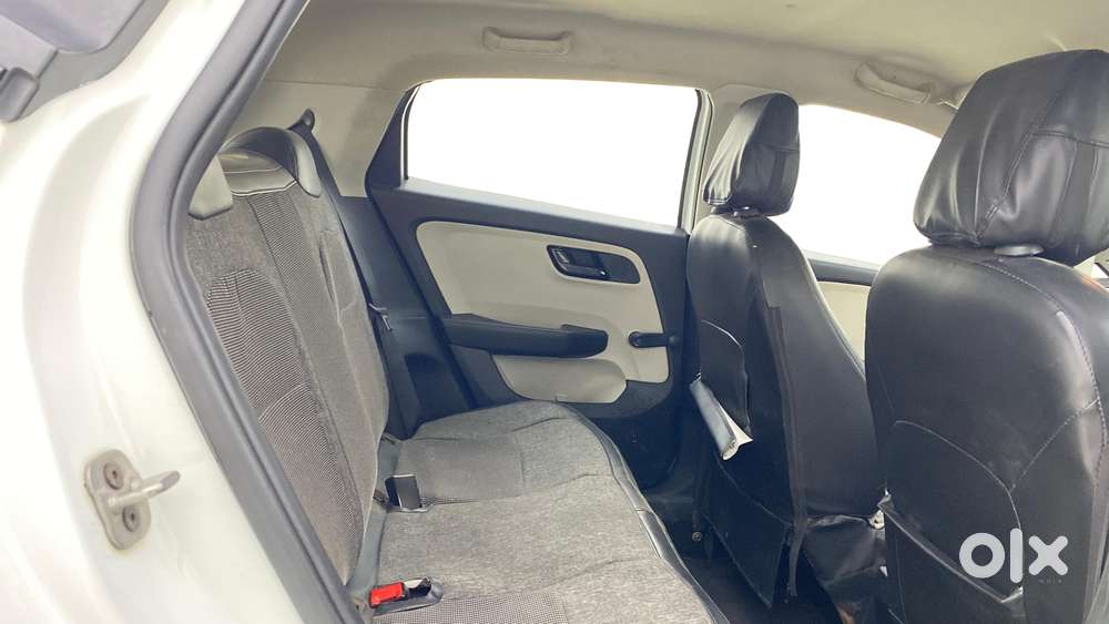Tata Altroz 1.2 Xe, 2021, Petrol