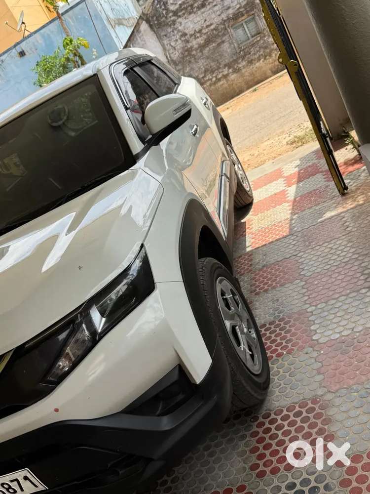 Maruti Suzuki Brezza 2023 Petrol Well Maintained