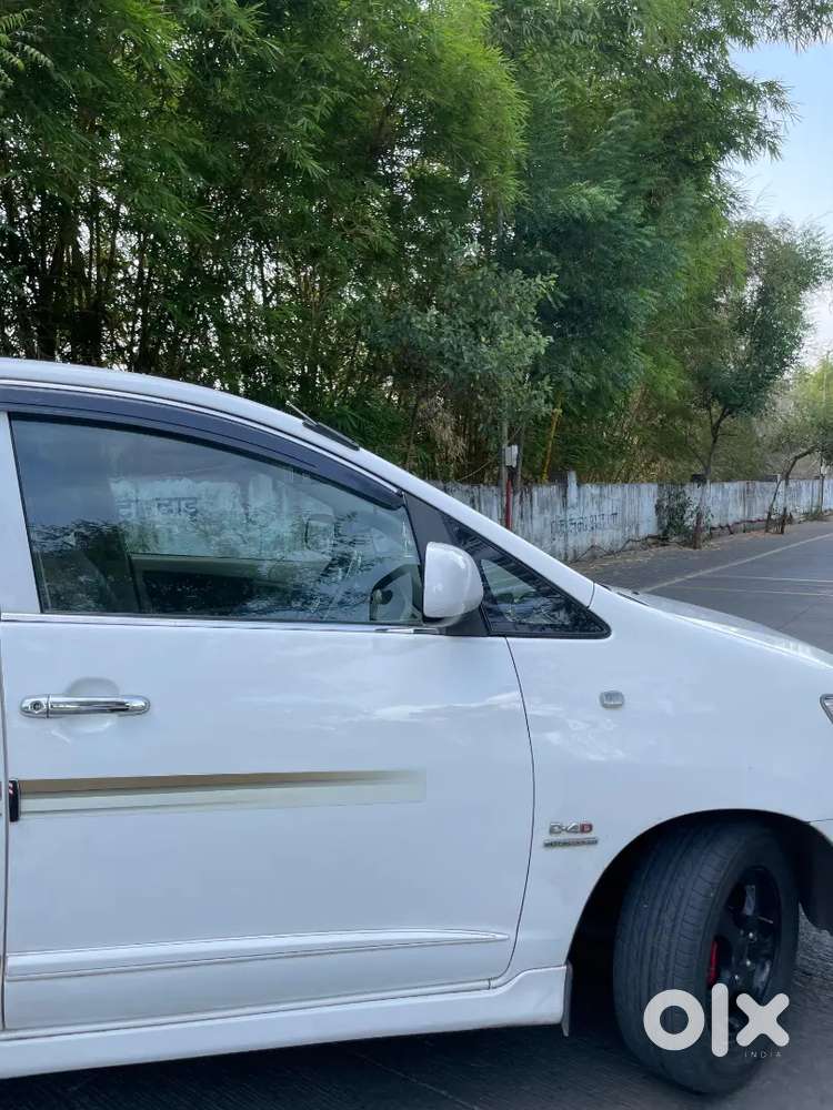 Toyota Innova V 2014