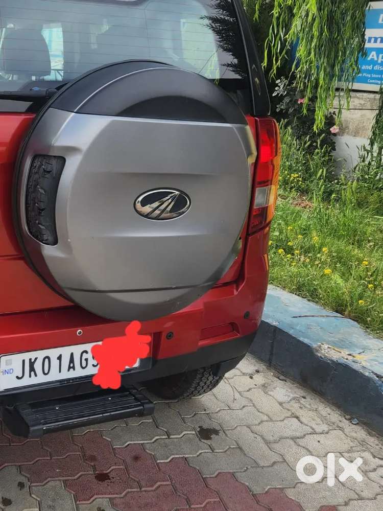 Mahindra Tuv 300 (t10) Top Model, Dual Tone