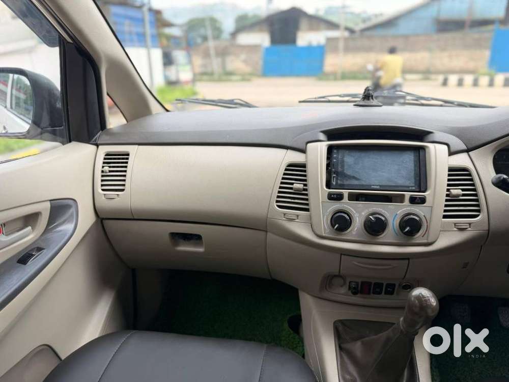 Toyota Innova 2.5 G (diesel) 8 Seater, 2015, Diesel