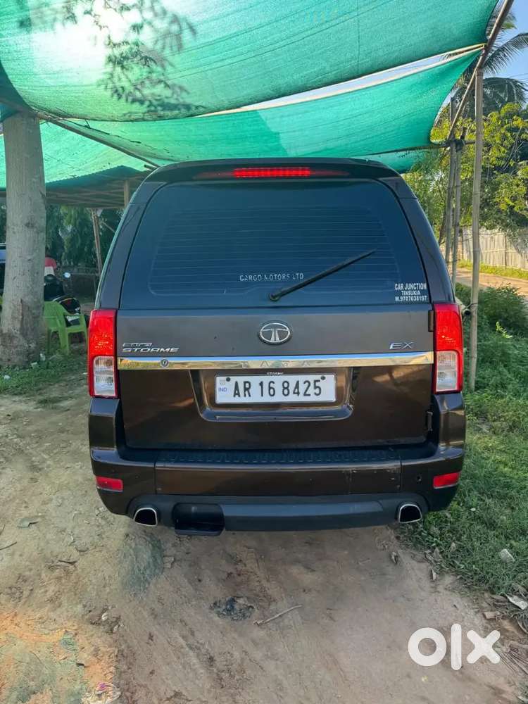Tata Safari Storme 2015
