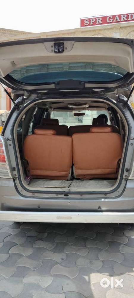 Toyota Innova 2.5 V Diesel 8-seater, 2009, Diesel