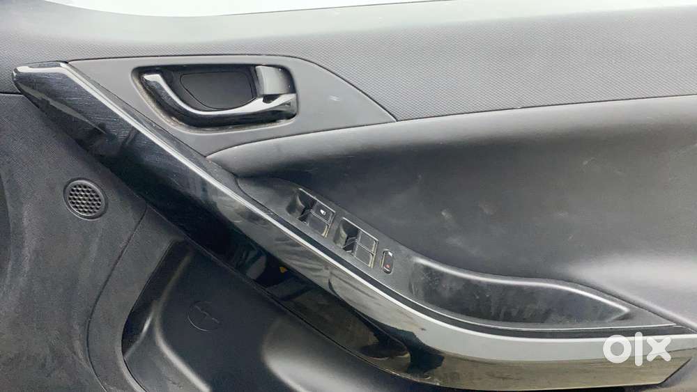 Tata Nexon 1.5 Revotorq Xz Plus (l) Dark Edition, 2021, Petrol