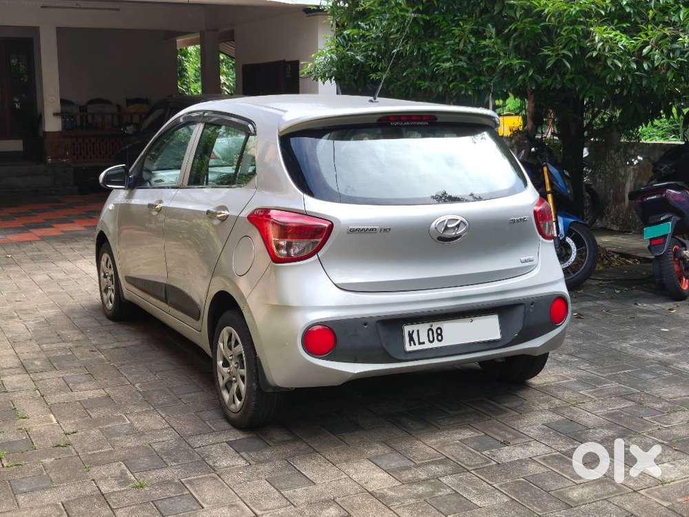 2017 Hyundai Grand I10 Sportz | Only 25,000 Km | Full Company Service
