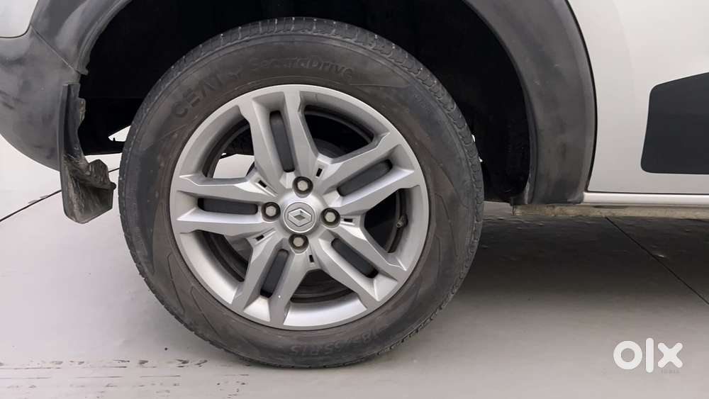 Renault Triber Rxz, 2022, Petrol