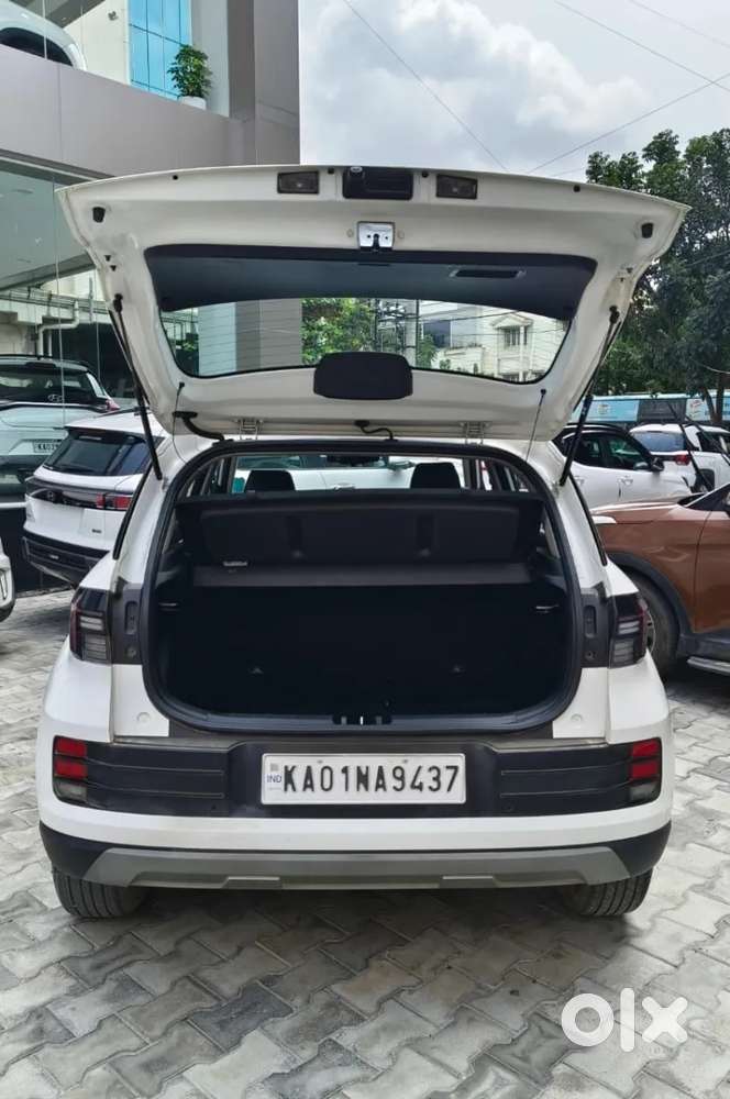 Hyundai Venue 1.0 Sx (o) Turbo Dct, 2023, Petrol
