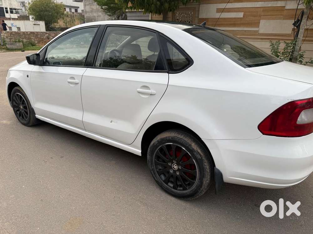 Skoda Rapid Elegance 1.6 Tdi Cr Manual, 2014, Diesel