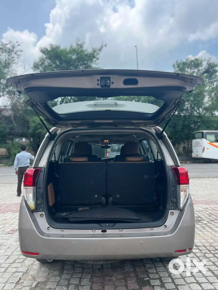 Toyota Innova Crysta 2.8 Zx At 7 Seater, 2016, Diesel
