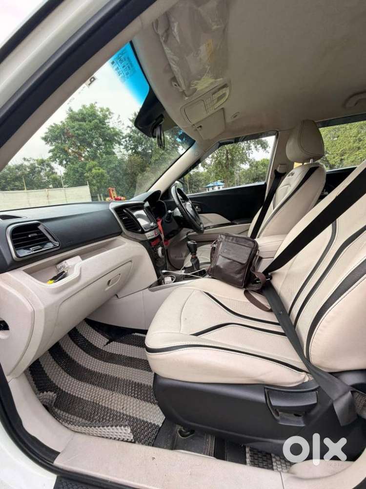 Mahindra Xuv300 W8, 2022, Petrol