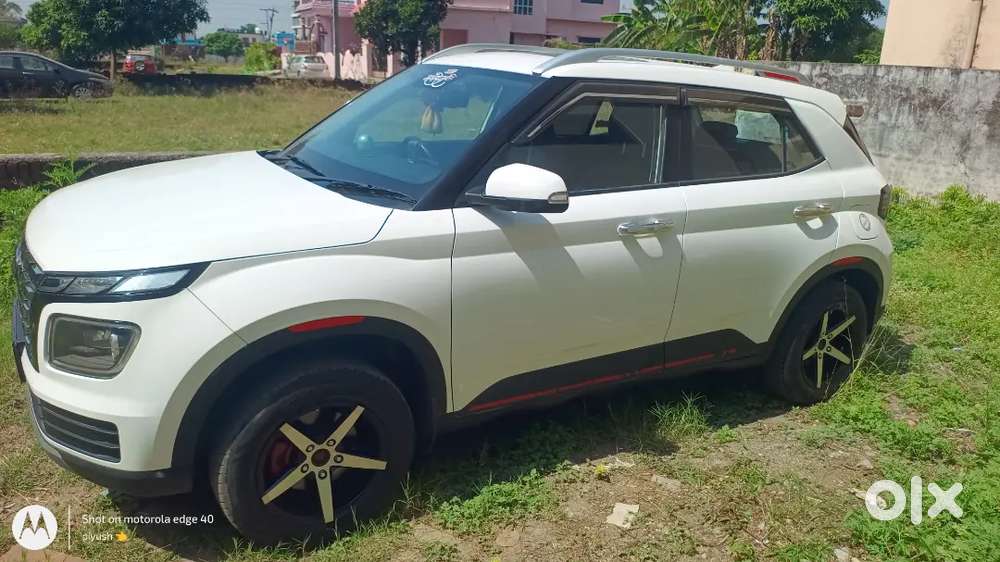 Venue Sx Mt 2nd Top Model With Automatic Climate Controls, Sunroof.