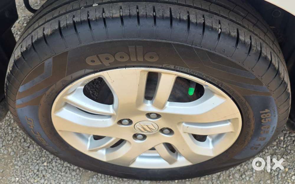 Maruti Suzuki Swift Dzire 1.2 Zxi Bsiv, 2014, Petrol