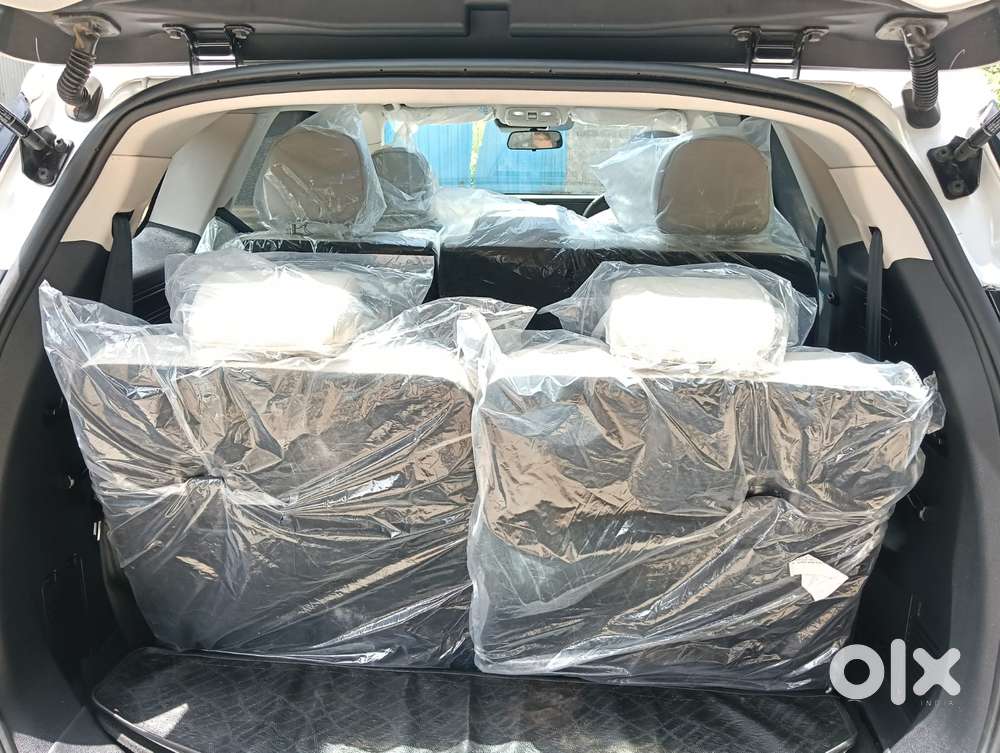 Mahindra Xuv700 2.0 Ax 7 Petrol At Str, 2025, Petrol