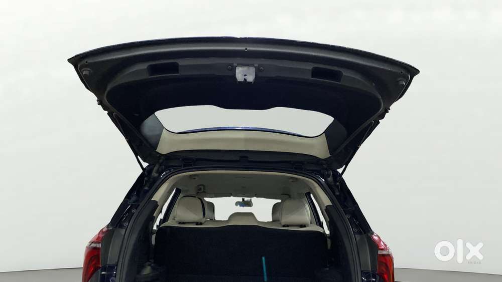 Mahindra Xuv700 2.0 Ax 3 Petrol Mt 5 Str, 2022, Petrol