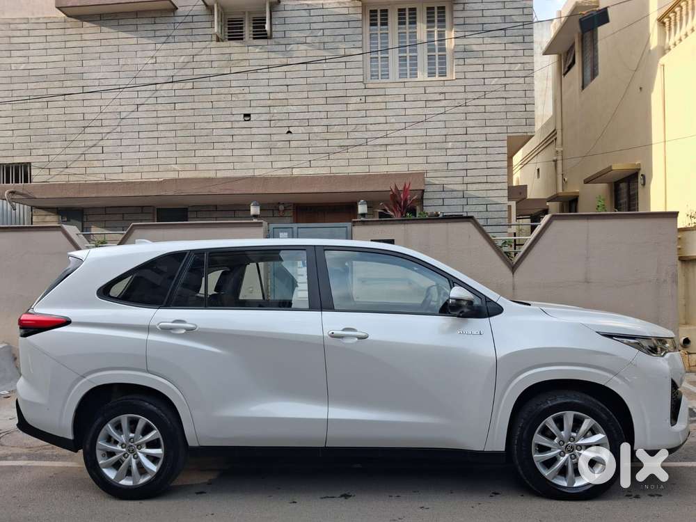 Toyota Innova Hycross 2.0 Vx (o) Hybrid 7 Str, 2024, Petrol