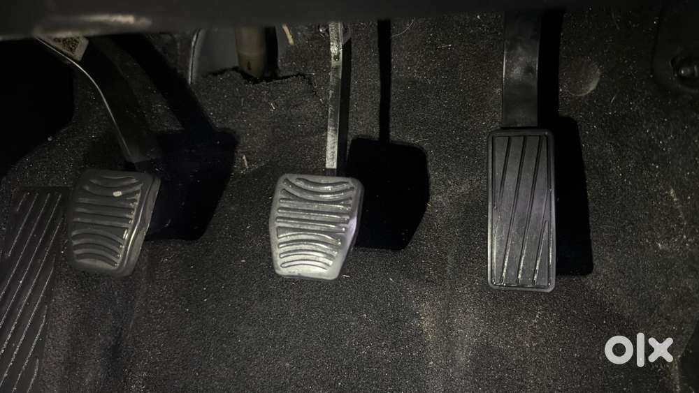 Mahindra Xuv700 2.0 Ax 5 Petrol Mt 7 Str, 2023, Petrol
