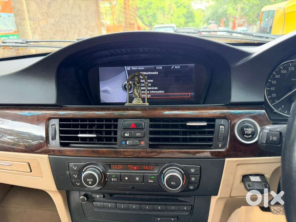 Bmw 3 Series 2011, Luxury Line