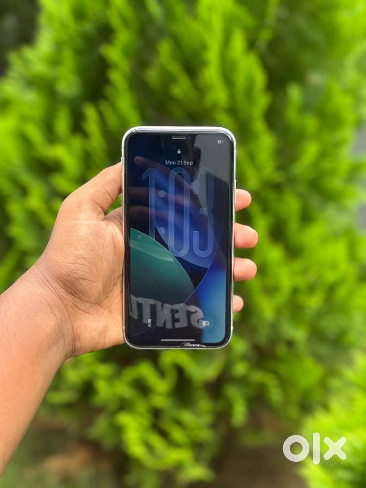 iPhone 11 White 256GB With Premium Charger; Neat Condition
