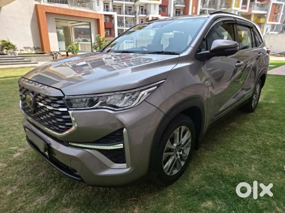 Toyota Innova Hycross 2.0 Zx (o) Hybrid 7 Str, 2023, Petrol