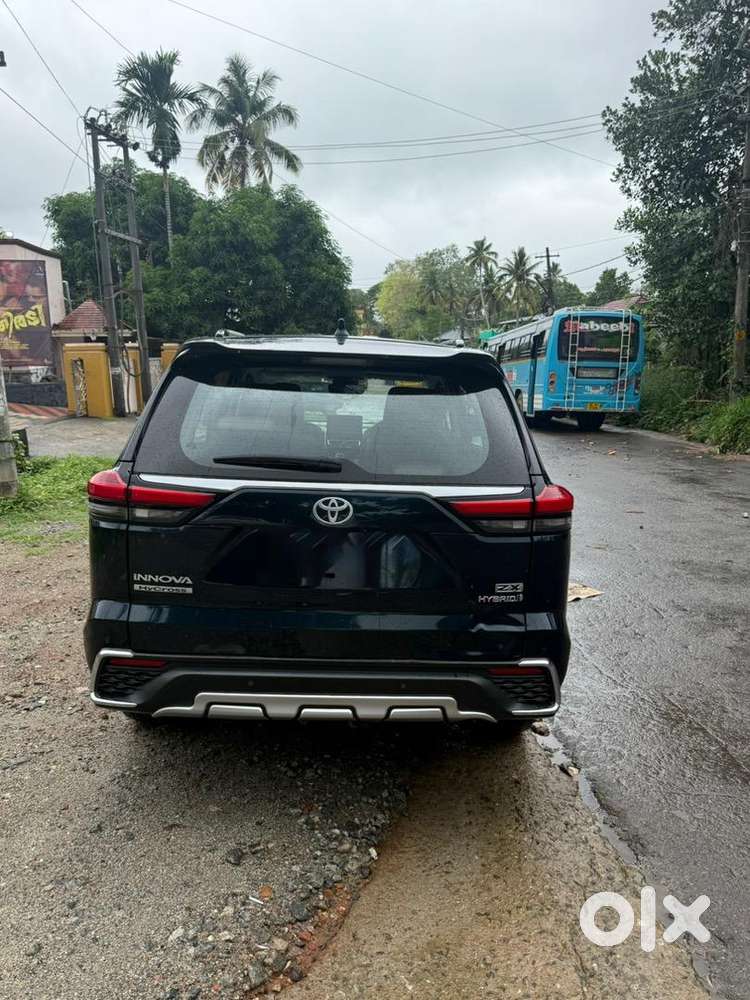 Innova Hycross