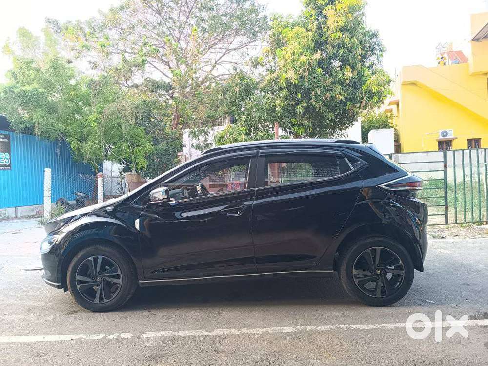 Tata Altroz 1.2 Xz Plus Dark Edition, 2023, Petrol