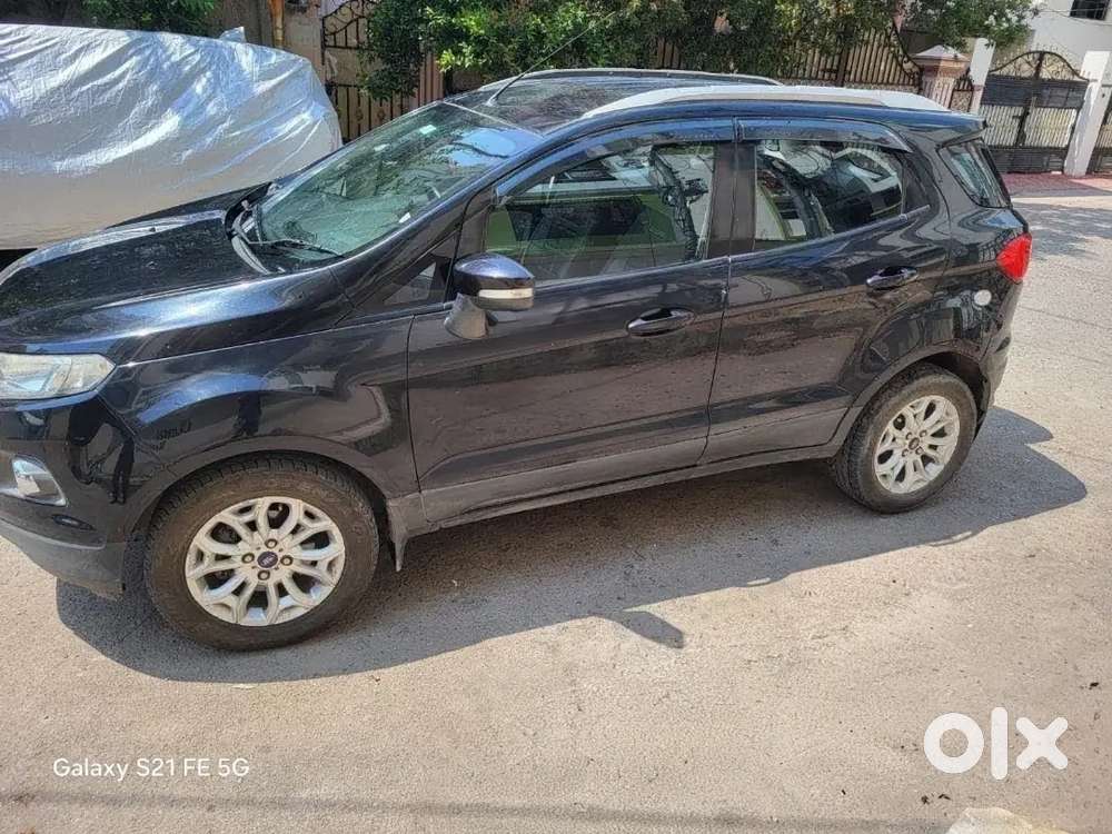 Showroom Track Automatic Ford Ecosport Titanium Petrol 2014 At Amt
