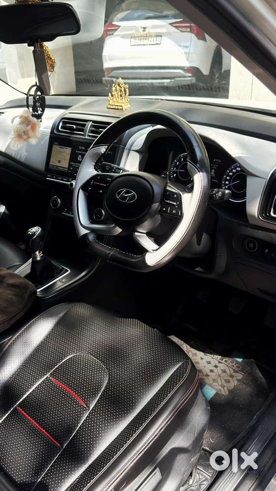 A Stylish White Hyundai Creta-sx 1.5