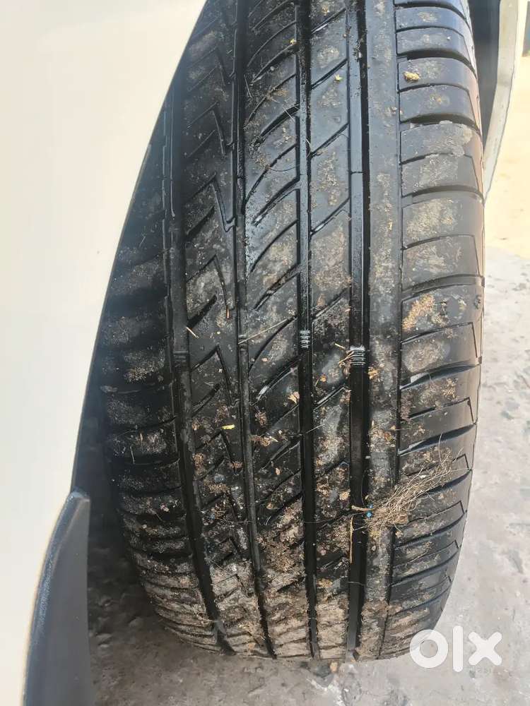 चार टायर नवीन बॅटरी नवीन स्क्रीन