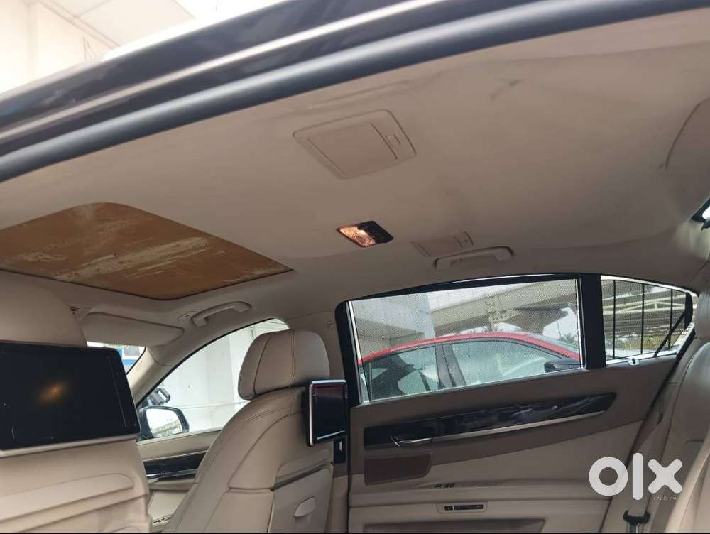 Bmw And Kia Carnival Combo Cars -well Maintained