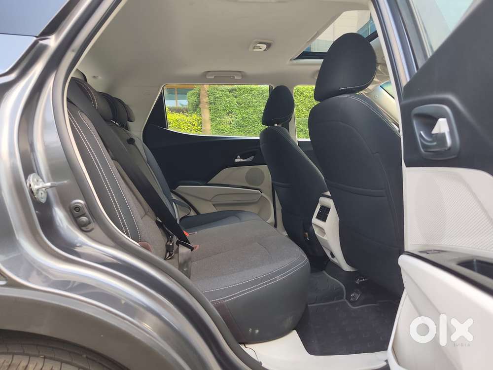 Mahindra Xuv 3xo Ax5 Pm At, 2026, Petrol